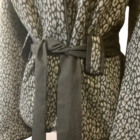 SANDRO SPORTSWEAR PATTERNED/ BUTTON-UP JACKET WITH TIE-UP BELT/ Size L - Picture 8 of 15